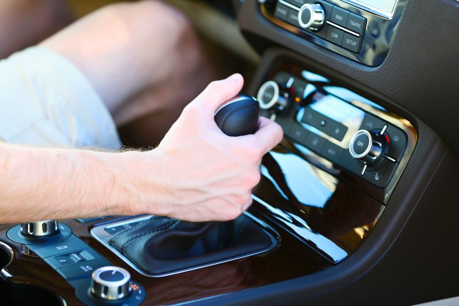 What Makes Manual or Automatic Cars Ideal for Your Bucharest Trip